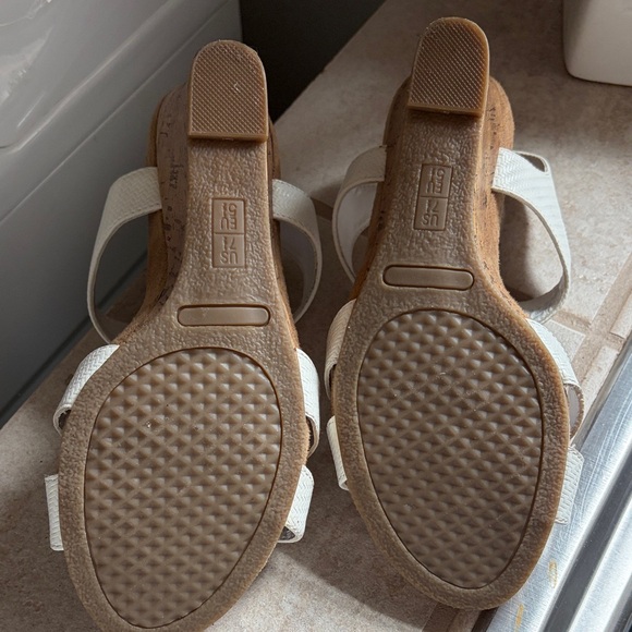 AEROSOLES White Zip Sandals - Picture 4 of 5